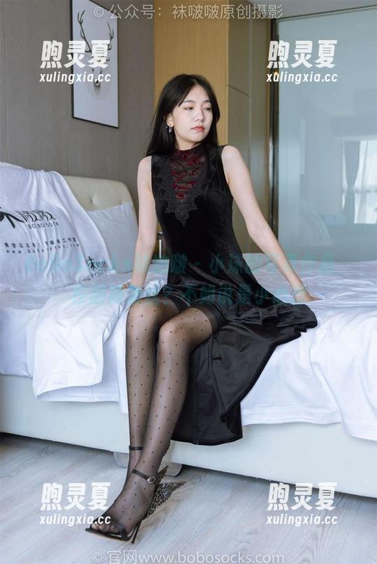 BoBoSocks袜啵啵-小沫 BoBoSocks袜啵啵 - 小沫的写真作品,校服裤里丝?不如说是小心思