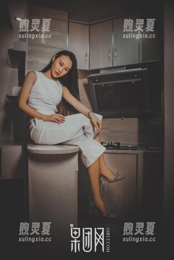 GIRLT果团网-周晓唯 GIRLT果团网 - 百变豹纹的周晓唯:私拍图片里藏着你想不到的俏皮瞬间!