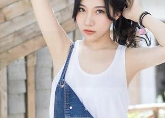 IMiss爱蜜社 - 图片里的莎莎SasaJK，原图似乎在低声细语，能听到吗？