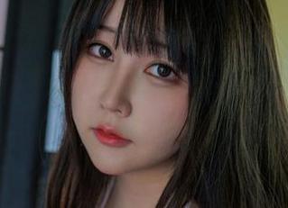大凤花嫁1.0？KANEKO_咔喵的私房写真让我感受到一阵风的撩拨！