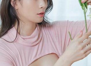 精选Min.E(민이)的‘LeeheeExpress–LEHC’，不一定正经，但肯定上头！