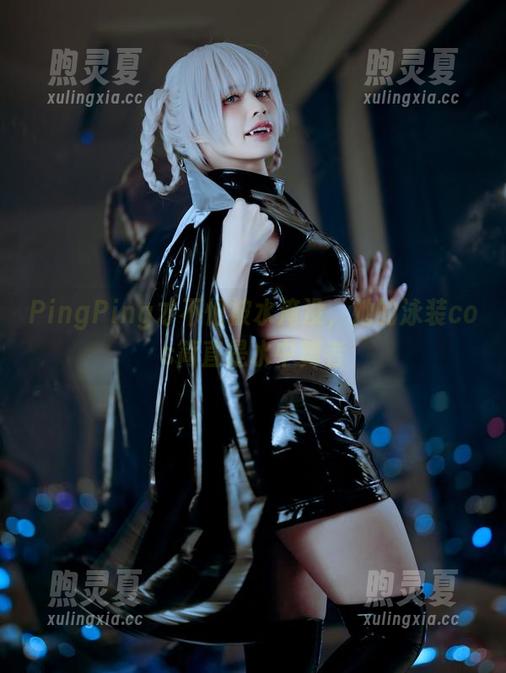 PingPing PingPing才不怕被水淹没,她的泳装cos简直是水中舞者