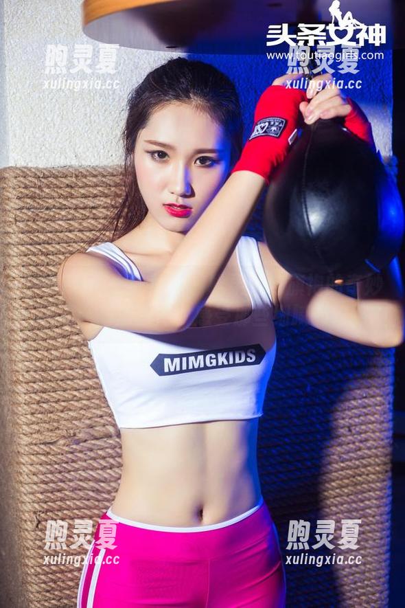 TouTiao头条女神 - 松果儿与旗袍的奇妙邂逅：高清图库，感受那些细腻的纹路