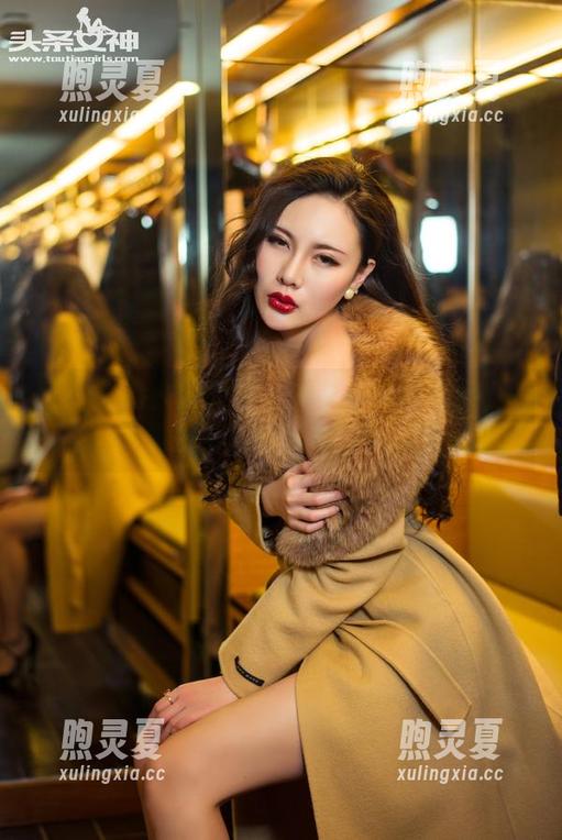 TouTiao头条女神-艾小青 TouTiao头条女神 - 看艾小青如何把少女写真图集的幽默进行到底!
