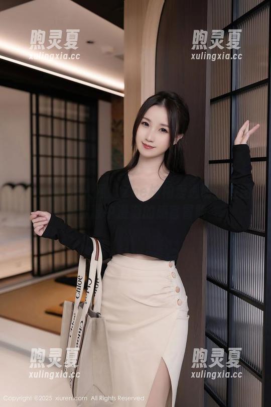 Xiuren秀人网 - Zoe柚柚爱透明：在图集资源中漫游的感官冒险