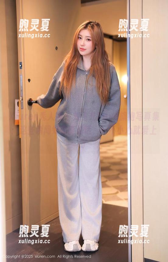Xiuren秀人网-刘飞儿Faye Xiuren秀人网 - 刘飞儿Faye旗袍写真集:这些瞬间好像能说话,一不小心就爱上了