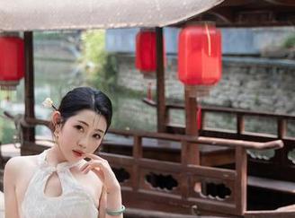 Xiuren秀人网 - 唐翩翩的校服在线合集：这学期的灵魂画手竟然是她！