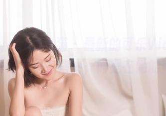 partycat轰趴猫 - 最新的可乐Vicky作品：诱惑不只在指尖，而是在她的美足里