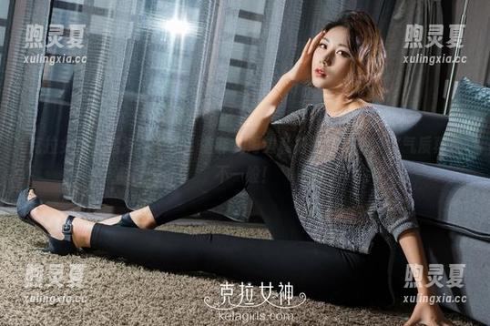 克拉女神 - 踏浪与夕阳，曲菲儿海边私拍图包来袭，这气质真是不一般！