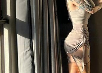 微密圈 - 卡通百科老王的女神写真，感觉比我的生活还要高清，却又有点不真实。