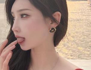 微密圈 - 周妍希的海滩风光写真精选：热浪中的优雅，简直让人想多看几遍。