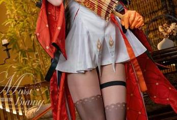 咬人小小兔的图册：让我们一起专注于这双让人心动的美腿吧！
