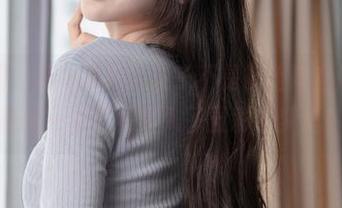 观看原图，海洋球和大梨子不是御姐简直是绝配，随便一瞥都像坠入了五彩的梦里！