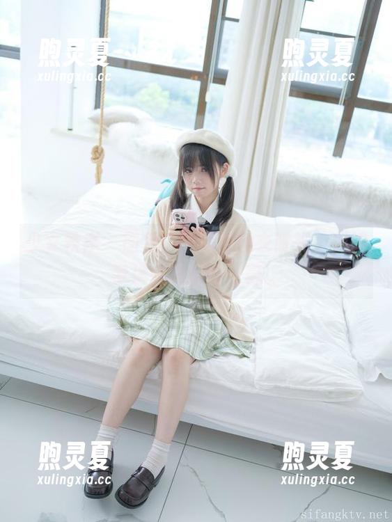 少女秩序-千澄 少女秩序 - 图包:千澄的睡衣时光,宛如梦境中的轻松一幕。