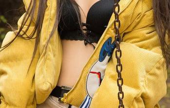 尤果网 - 泳池畔的福利时刻：小欧的写真让你瞬间忘却炎热！
