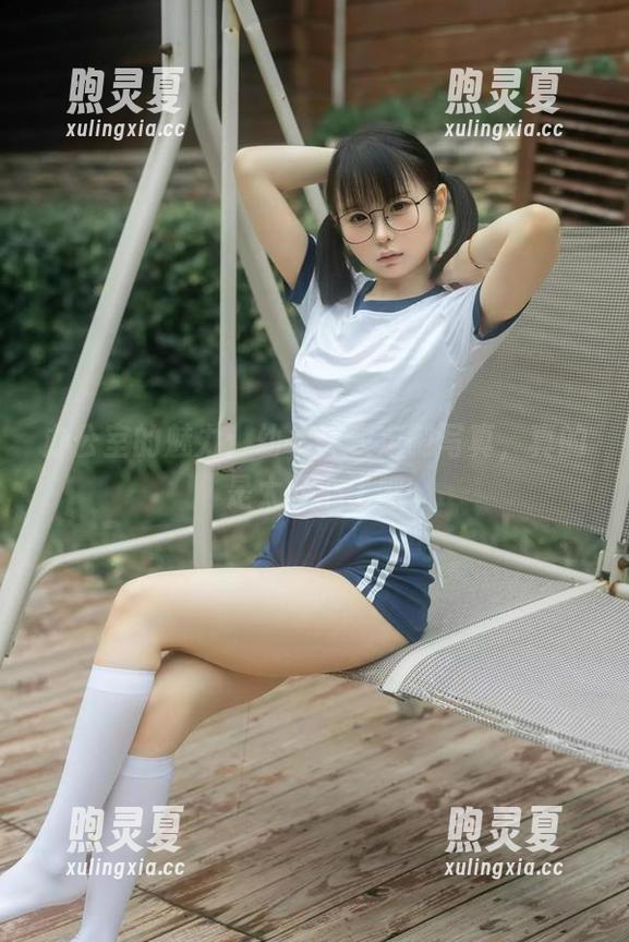 幼水铃衣 办公室的魅力:幼水铃衣定制写真,真的是太开心了吧