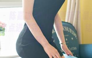 推女神 - 陈嘉瑶AYomi更新了最新的JK图片，我点进来完全是无意中，结果被深深吸引住！