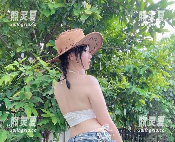 是一只废喵了 这套是一只废喵了的圣诞比基尼作品让我想说:哇,勇敢者的游戏,谁敢跟着一起嗨?