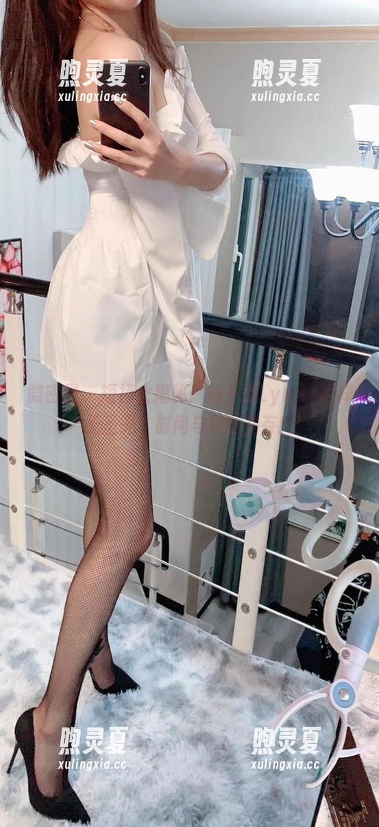 林子喵Lynne 微密圈 - 短裙大揭秘:林子喵Lynne照样无圣光,时尚与神秘并存!