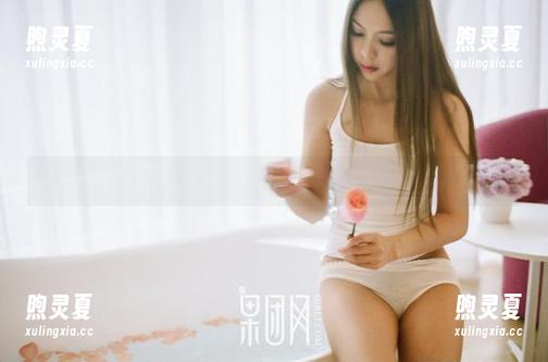 果团网 - 眼镜的魅力无限：莫雅琪的私拍合集来袭