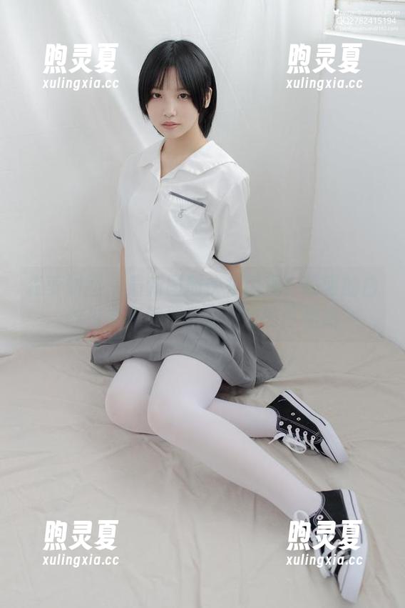 森萝财团-吸吸 森萝财团 - 最新图册快来围观!吸吸的白丝少女和她那略显俏皮的百褶裙