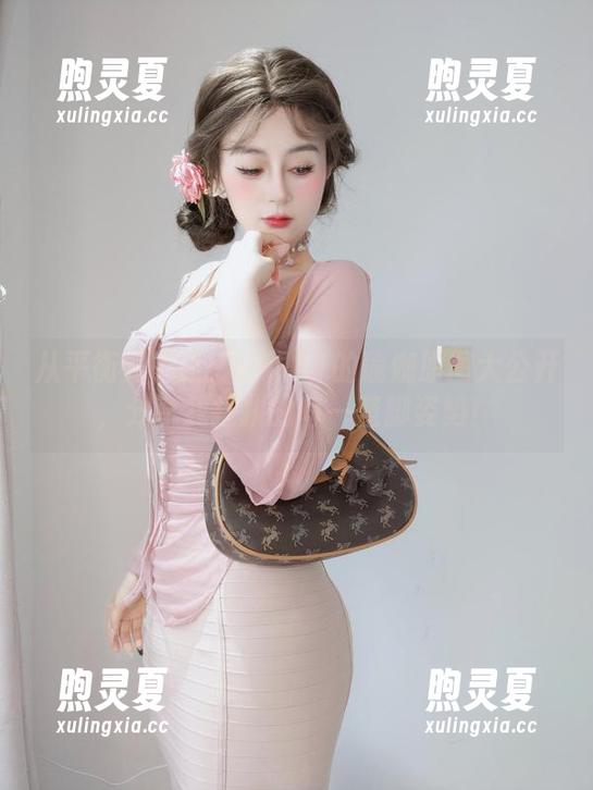 白银81 从平衡到尴尬:白银81的瑜伽原图大公开,分享我打拼的每一蹩脚姿势!