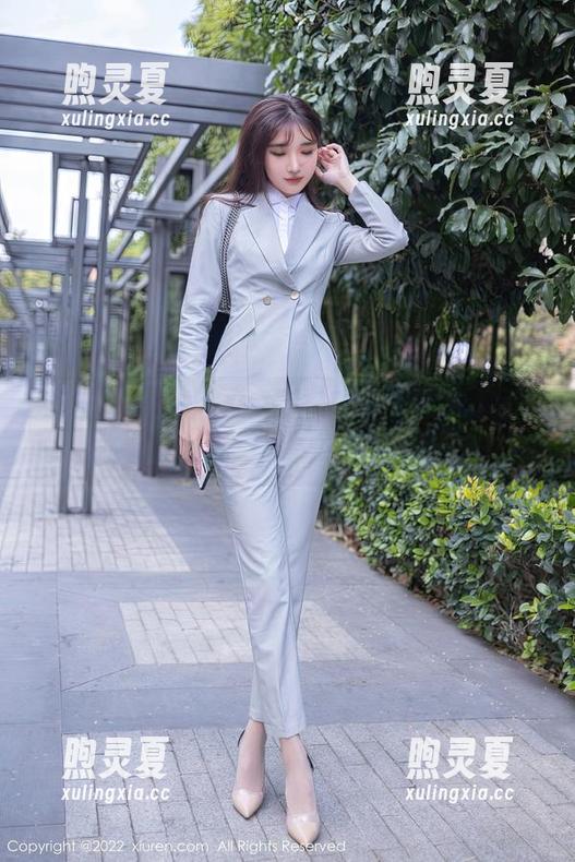 秀人网-MOON嘉依 秀人网 - 白裙子@我是MOON嘉依:写真集分享,快来看看我如何挑战重力!