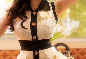 秀人网 - 来了来了！YOYO苏小苏婚纱写真更新，这波我稳了