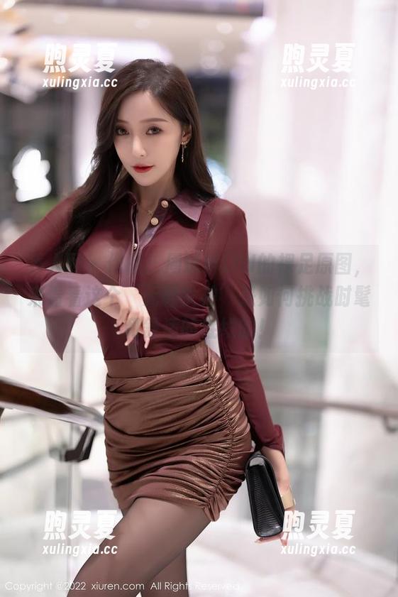 秀人网-周琰琳LIN 秀人网 - 作品:周琰琳LIN的裸足原图,来看看这个‘无鞋女神’是如何挑战时髦和舒适的底线的!