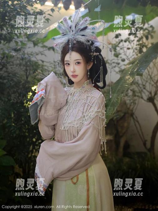 秀人网 - 李七喜女王范儿的写真作品，看得我都忍不住想这么穿！