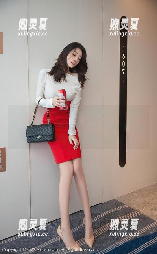 秀人网 - “林文文yooki的礼服：这身打扮一搞就是个时尚秀！”–快来分享她的写真，绝对会让你瞠目结舌！