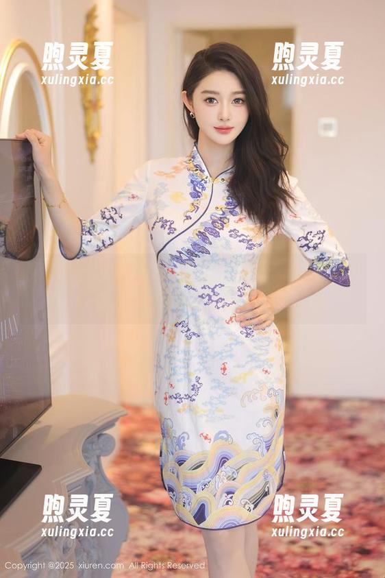 秀人网 - 梦心玥奶牛图册：从草地到云端的奇妙飞行