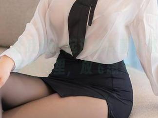 秀人网 - 让我们一起沉醉在董林越的JK写真图片里，放飞想象！