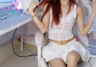 绮梦摄影 - 章章的高清女孩：一秒被美食吸引，一秒被我自己吸引，原图请入！