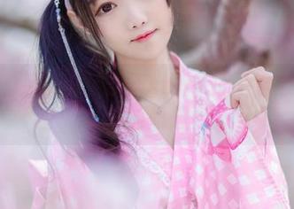 校服的另一面：羽天shine照片合集带你遨游幻想