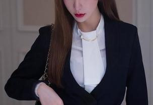 花漾show - 心妍小公主的隐秘天台：来一波高清套图，暧昧又迷人。