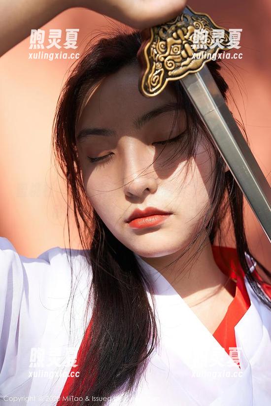 蜜桃社-木楠Nan 蜜桃社 - 透过高清美图,看看木楠Nan的吊带是如何让人失去理智的!