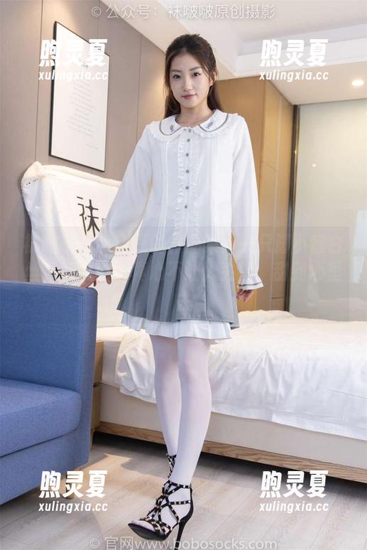 袜啵啵 - 小甜豆的作品集：一只脚小腿白丝，高清画面真心不让人失望，甜到心里去