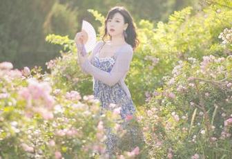 看这里！超皮皮皮奶的jk透明制服图册，快来看看她的每一个迷人瞬间！