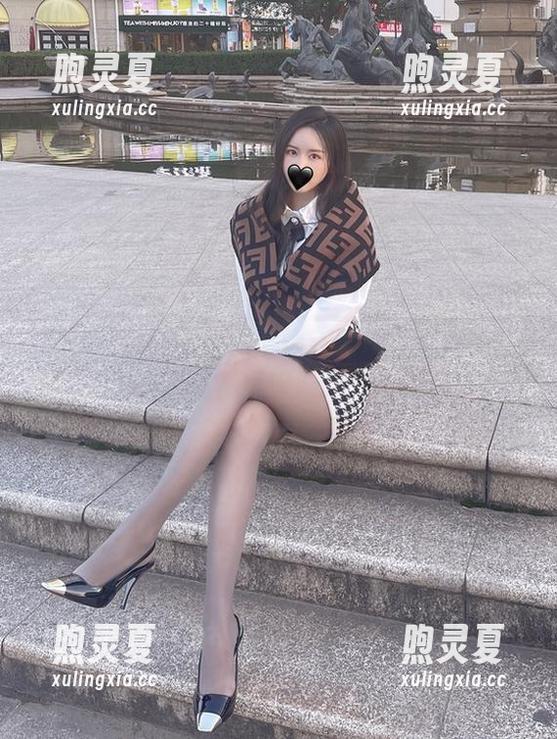 软妹小九九 微密圈 - 精选原图解锁:软妹小九九的丝滑睡衣,慢慢流淌的舒适感。