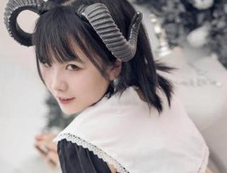 阿半今天很开心皮衣高清图册：这个世界好像都被她征服了