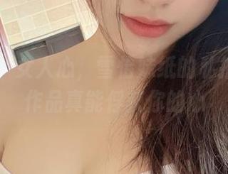 微密圈 - 女人心，雪怡妹纸的私拍红皮衣作品真能俘获你的心
