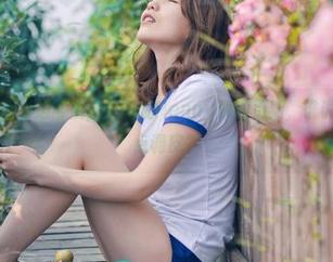 青豆客 - 打破海边常规，汪佩妮Penny原图更新，谁说海风不能带点调皮？