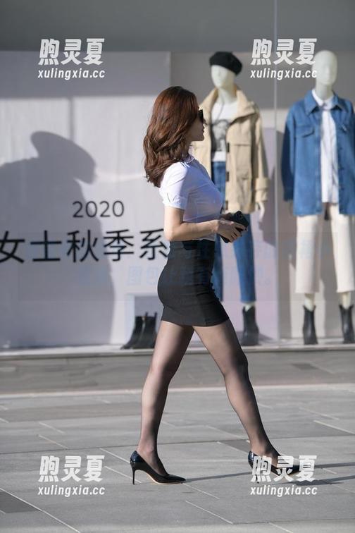 魔镜街拍 魔镜街拍精选:优雅与性感并存的黑裙小姐姐,图包让我有点眼馋。